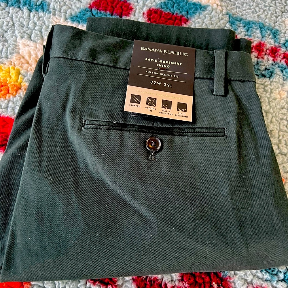 NWT Men’s Banana Republic Rapid Movement Slim-Fit Chino’s. Forest Green. 32x32